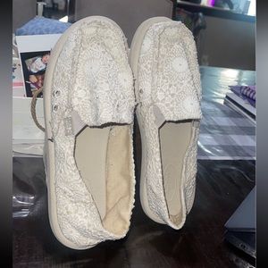 Tan floral laced Sanuks